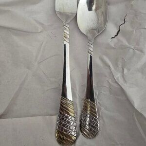 Textured Handle Stainless Steel Set Elegant Two-Tone Design